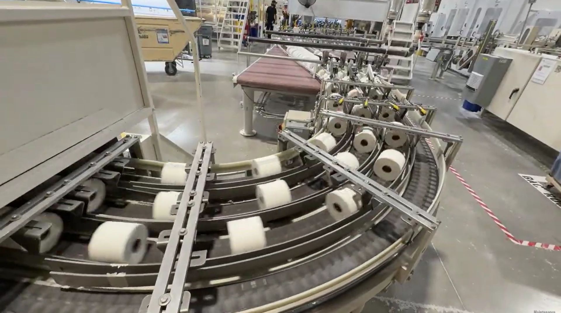 Ligne de production de l’usine Cascades Tissu Granby lors d’une visite